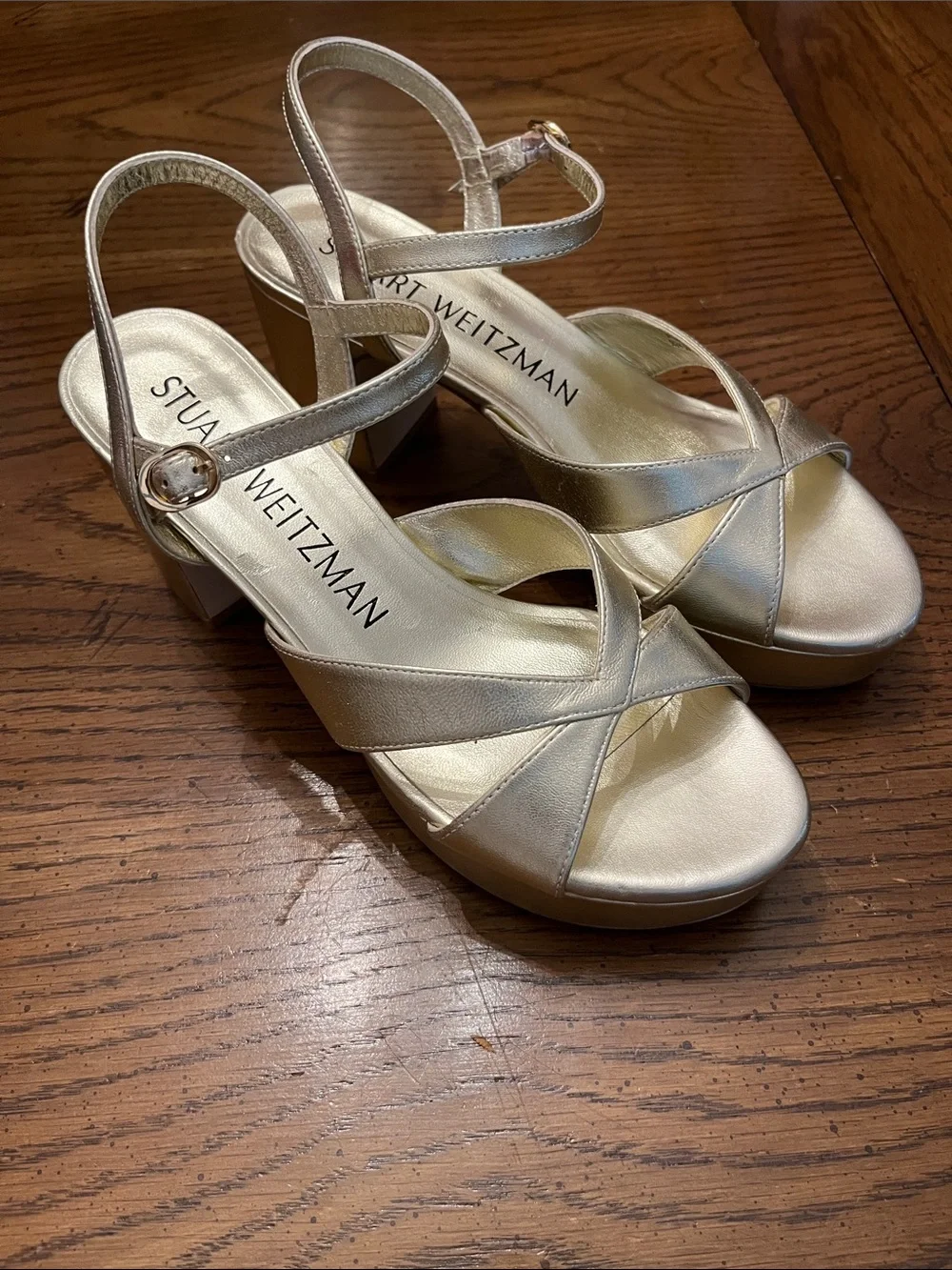 Stuart Weitzman Dayna metallic gold‎ leather platform sandals, size 7
